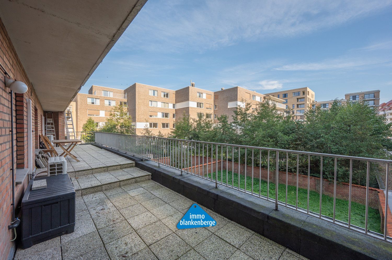 Ruim Drieslaapkamerappartement met Groot Terras foto 22