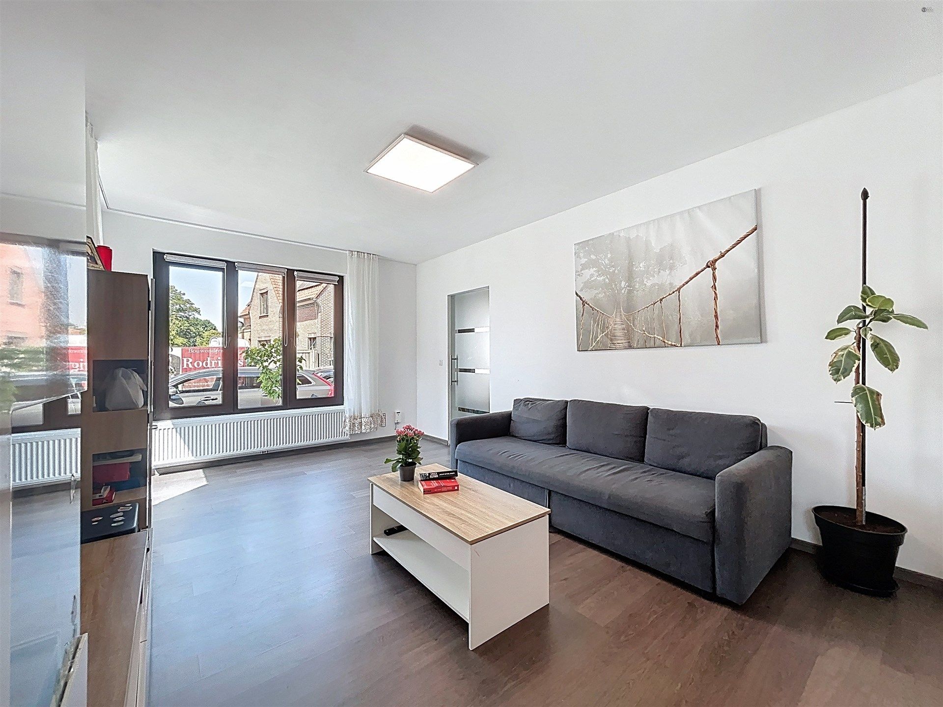 Gerenoveerde half open bebouwing met garage op toplocatie foto 3