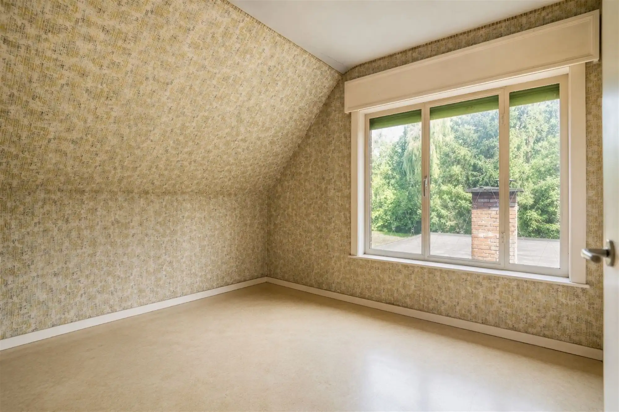 Te renoveren woning met veel potentieel in het landelijke Schriek foto 9