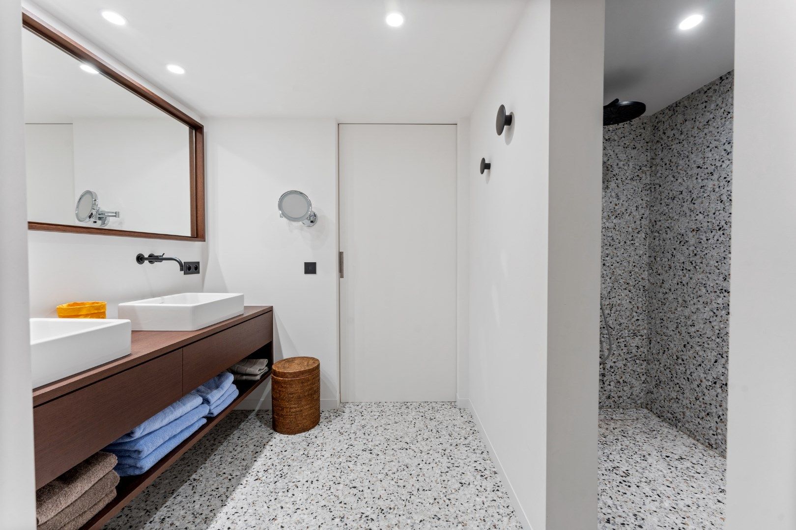 Prachtig gemeubeld appartement in een standingvolle residentie in hartje Zoute met 4 slk's!  foto 15