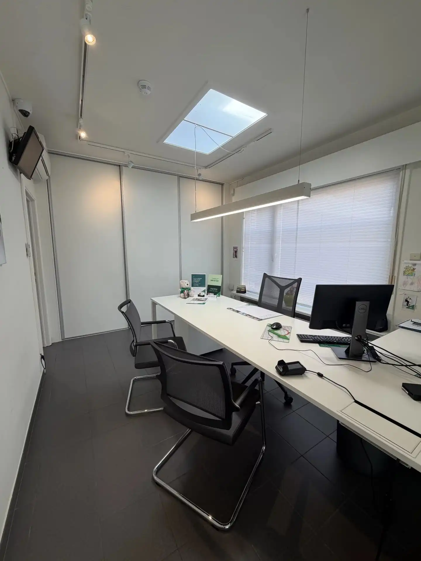 Ruim handelspand op toplocatie in Koersel centrum foto 11