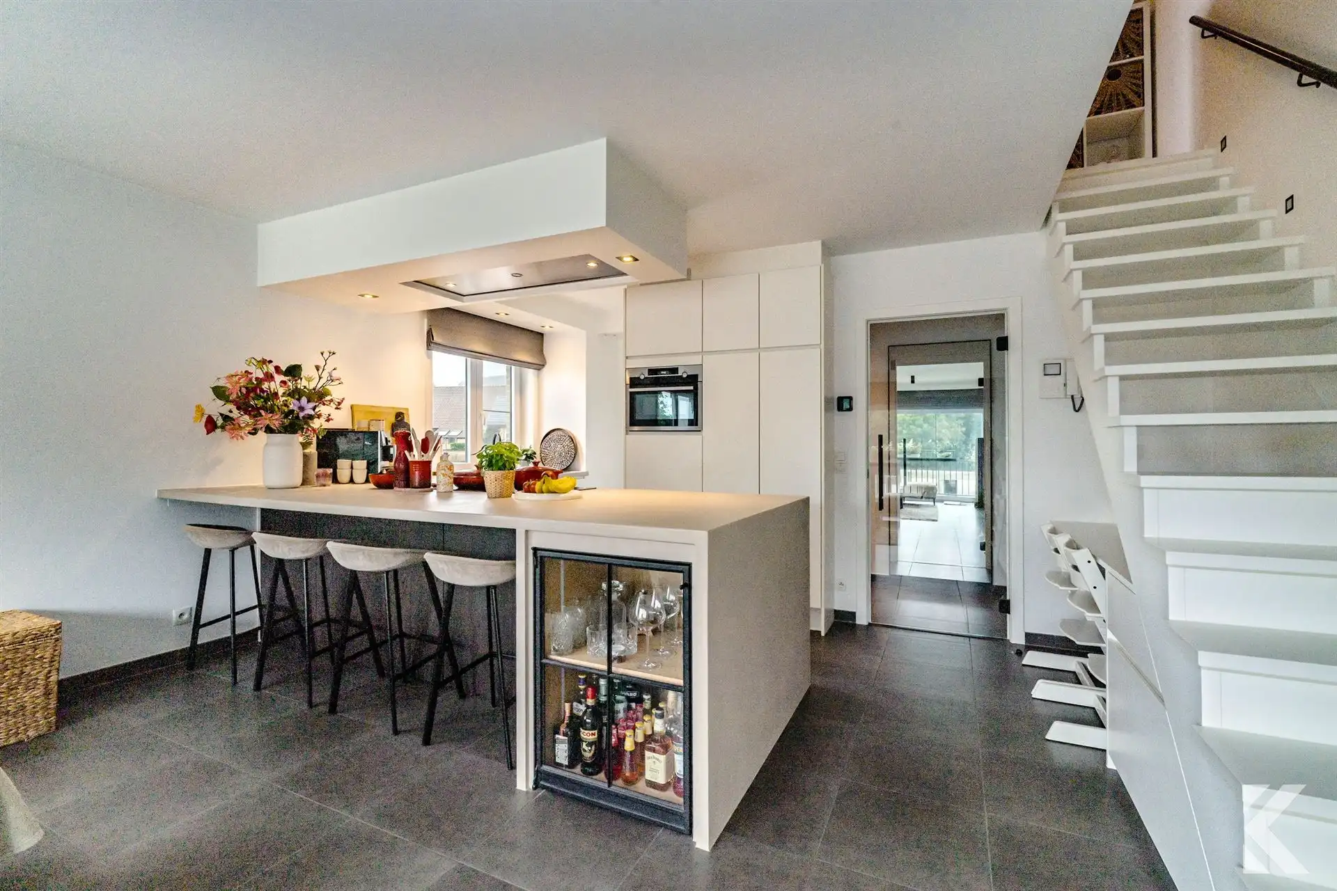 Lichtrijke duplex, 2 slpk., prachtige keuken & badkamer foto 4