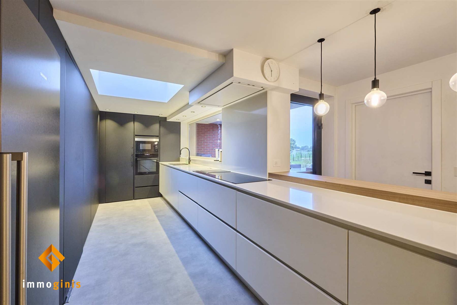 Ruime gerenoveerde woning met paardenfaciliteiten op een perceel van 71a44ca. foto 11