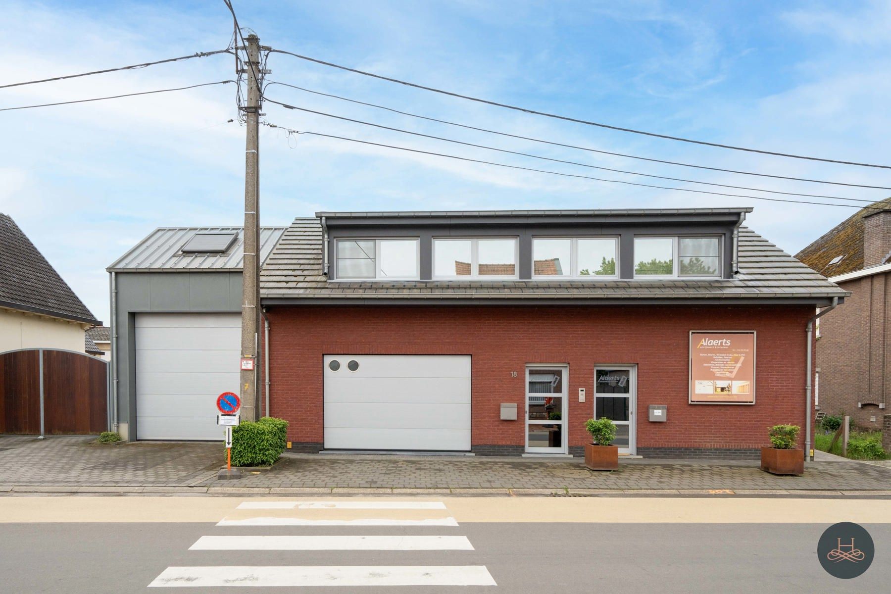 Ruim appartement met grote garage foto {{pictureIndex}}