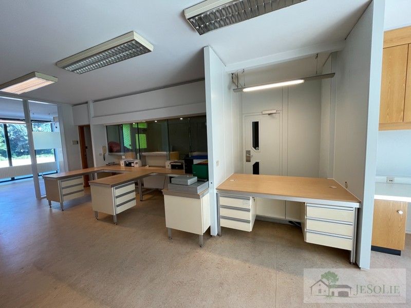 Handelspand + ruim appartement  met potentieel foto 34