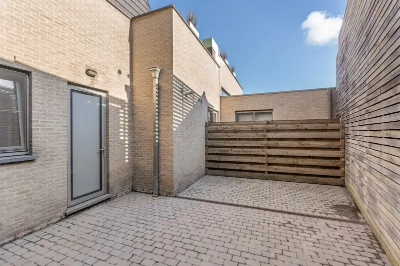 Gelijkvloers appartement met 2 slaapkamers, autostaanplaats en terras foto 2