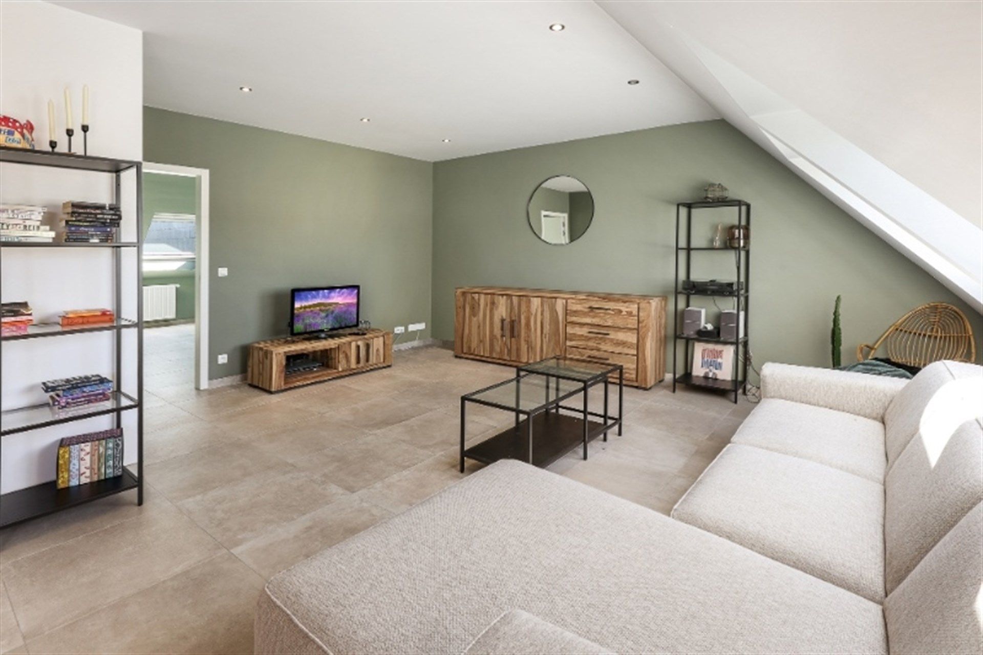 Prachtig recent appartement met 2 slaapkamers in de stadsrand foto 2