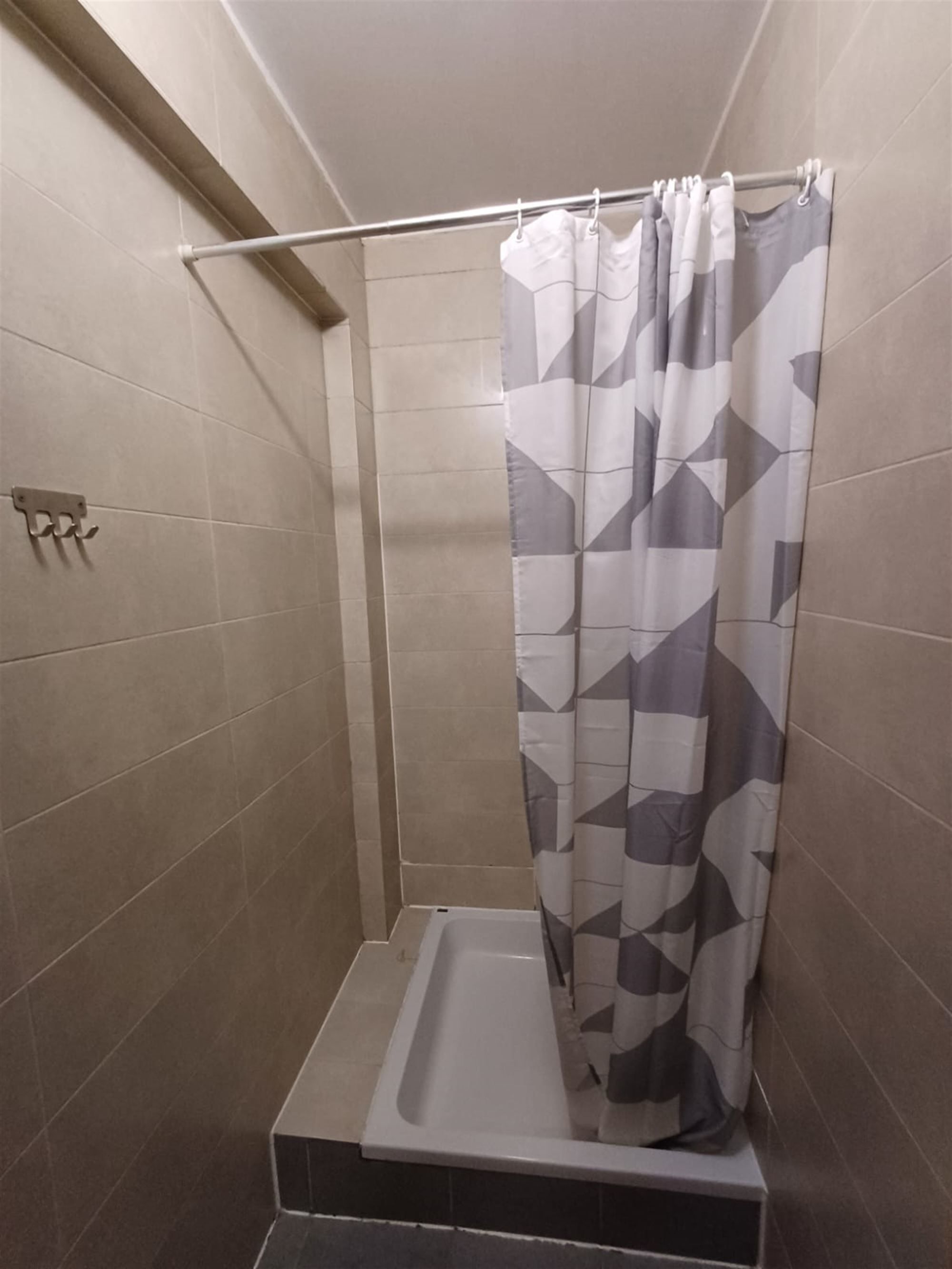 gebouw met 8 te renoveren 2 slaapkamerappartementen foto 18