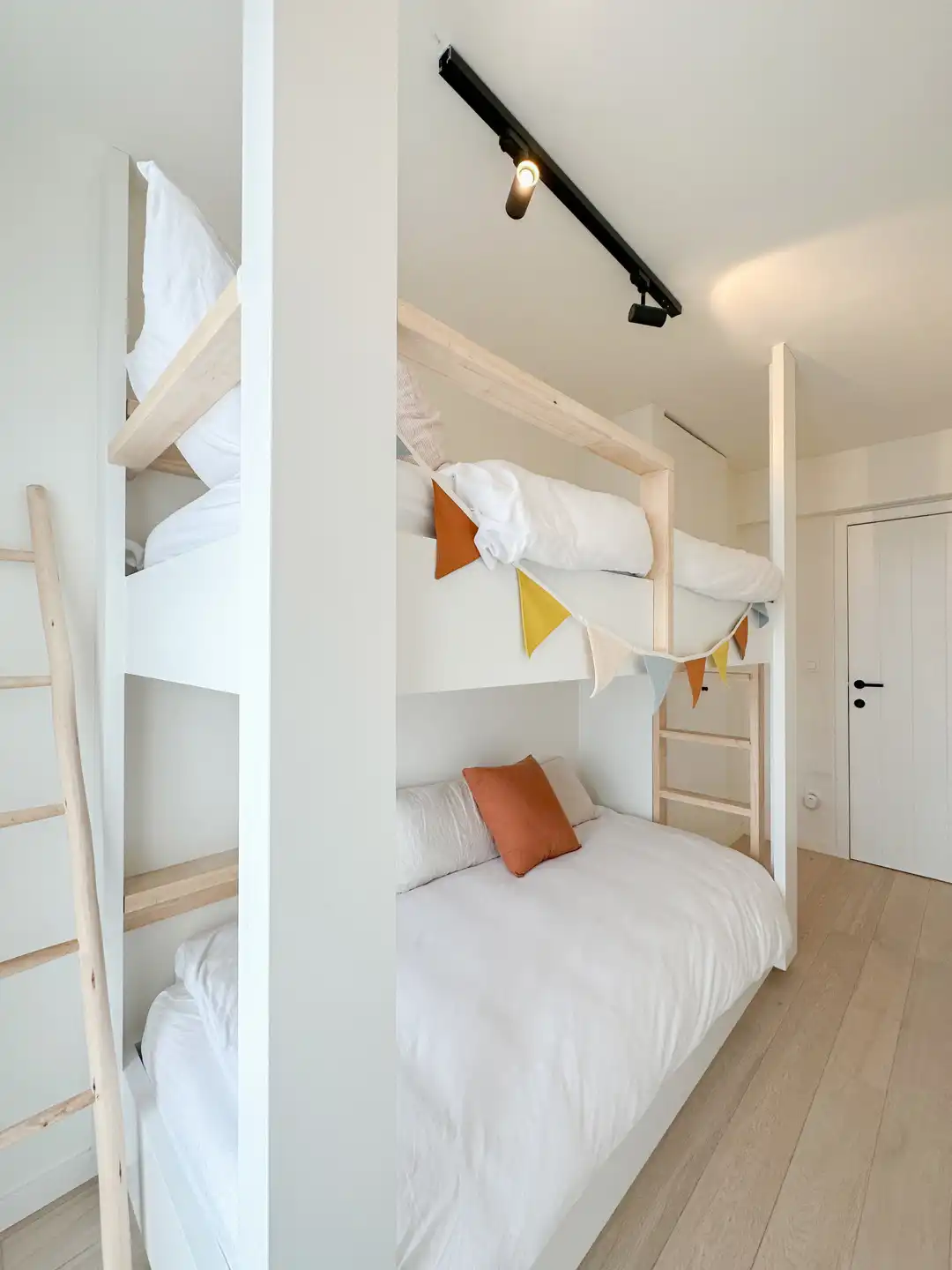 Ruim en lichtrijk 3-slpk. appartement nabij Groentenmarkt foto 21