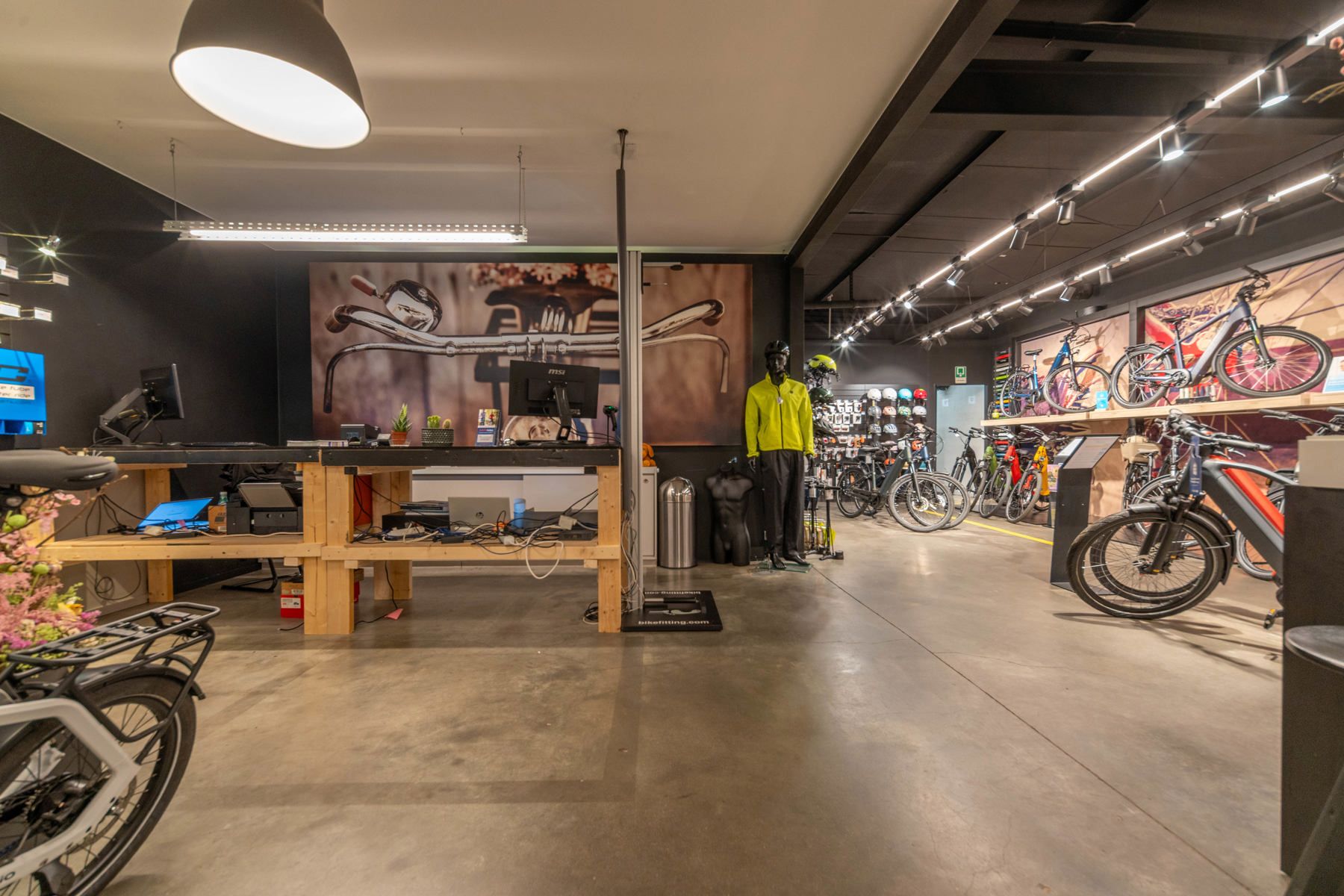 Centraal gelegen handelswoonst te Niel. foto 3