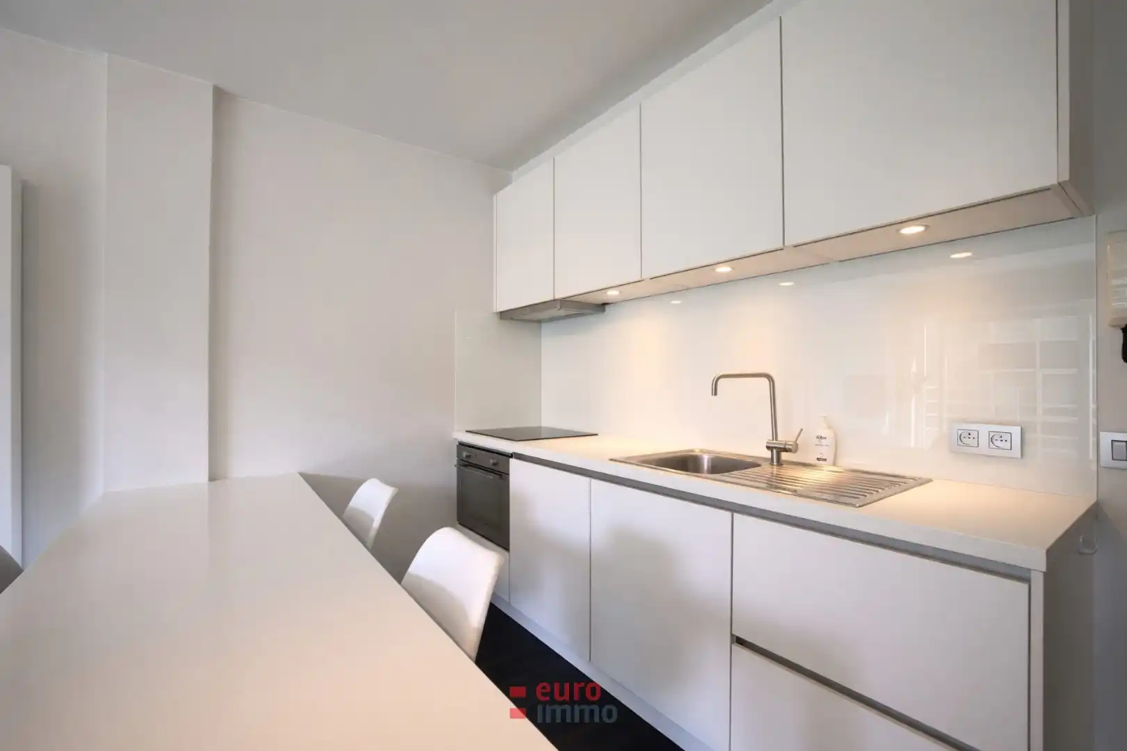 Super gelegen appartement met 1 slaapkamer! foto 5