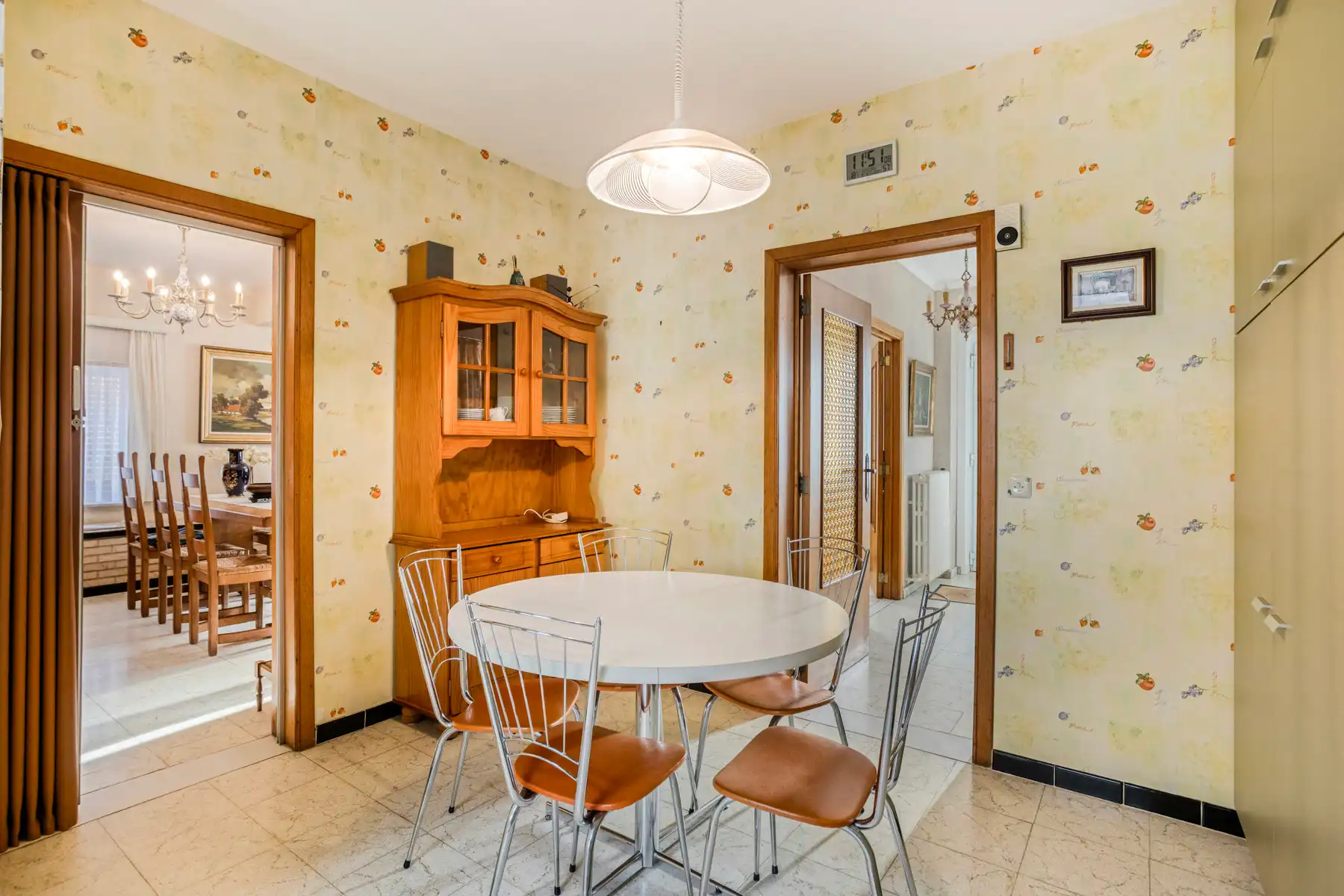 Landelijke driegevelwoning met garage en tuin foto 10