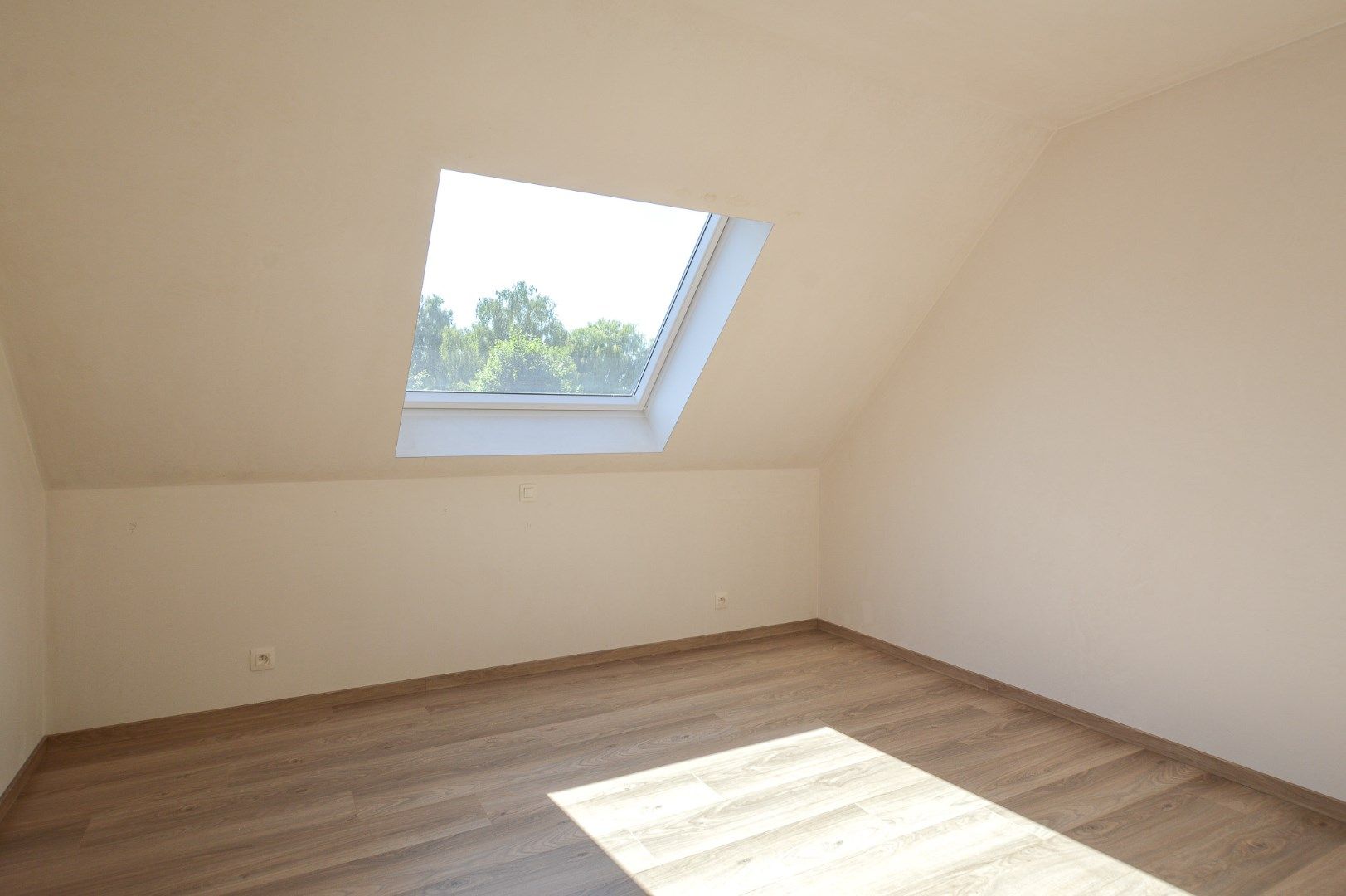 Halfopen nieuwbouwwoning te huur in Roksem.  foto 8