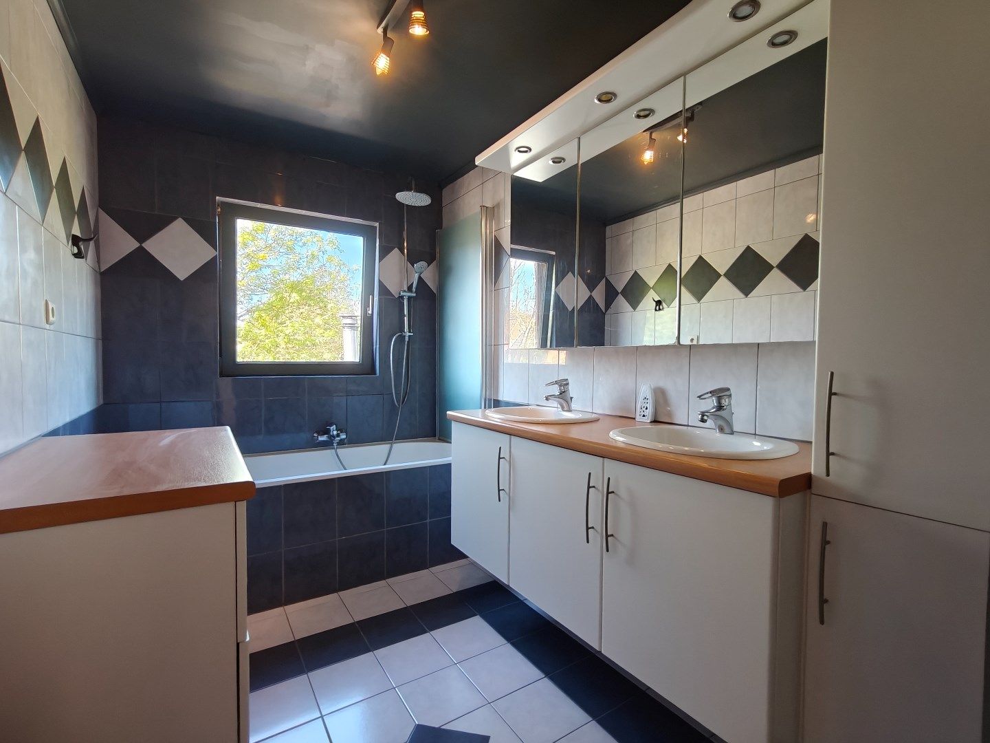 Ruime bel-étagewoning met garage, tuin en vier slaapkamers  foto 12