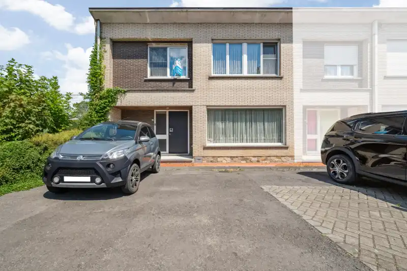 Hooglede-centrum. Stevig gebouwde woning met 3 slaapkamers op een perceel van 269 m2. Vaste huuropbrengst. foto 7
