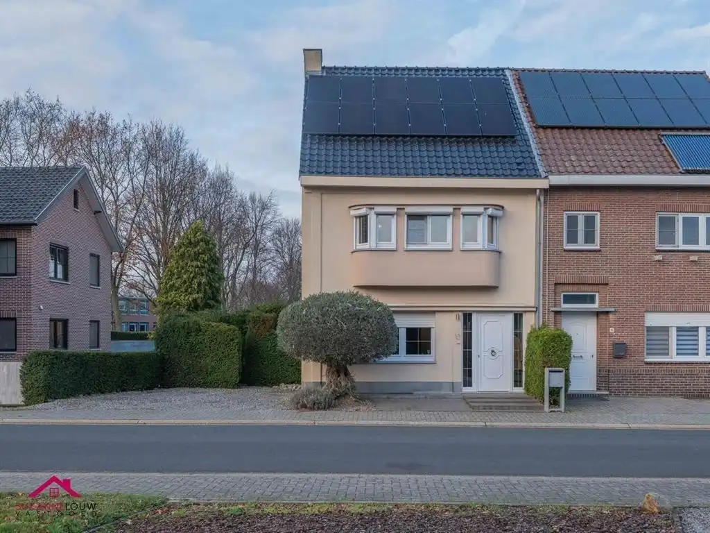 Hoofdfoto van de publicatie: Gezellige en instapklare, half vrijstaande woning met veranda