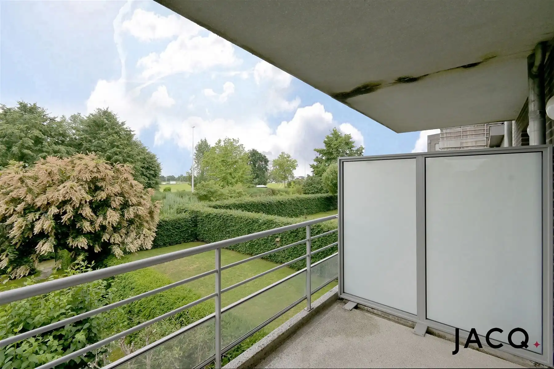 Instapklaar appartement met 2 slaapkamers op toplocatie! foto 11