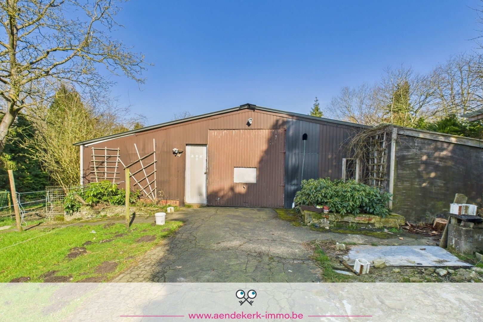 Ruime, te renoveren, woning met loods/stal in As foto 27