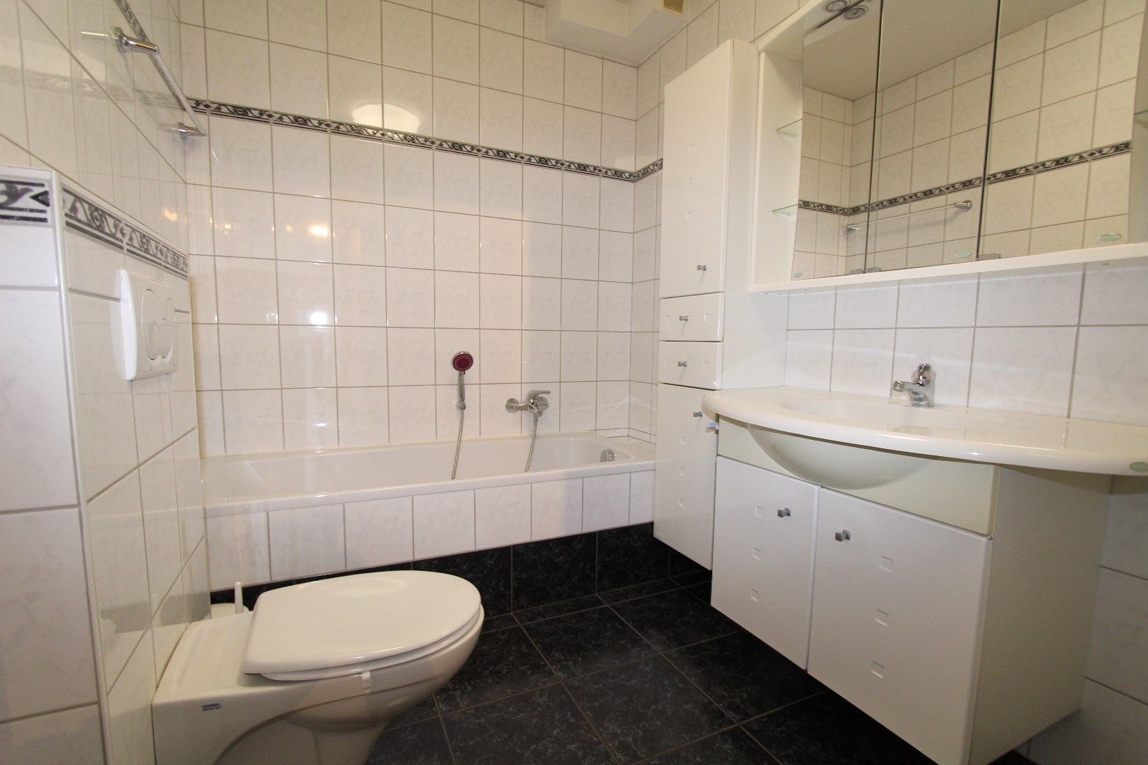 RUIM DUPLEX APPARTEMENT MET TERRAS EN AUTOSTAANPLAATS foto 10