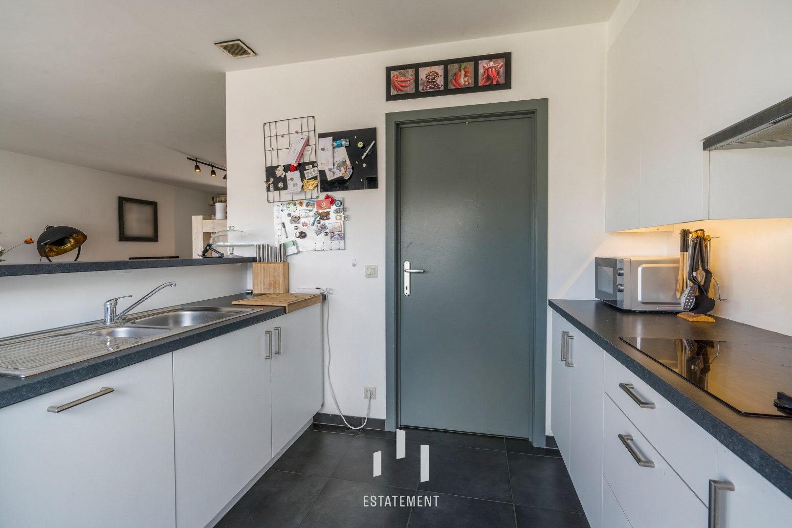 Recente woning (2015) met 3 slaapkamers, garage en tuin foto 4