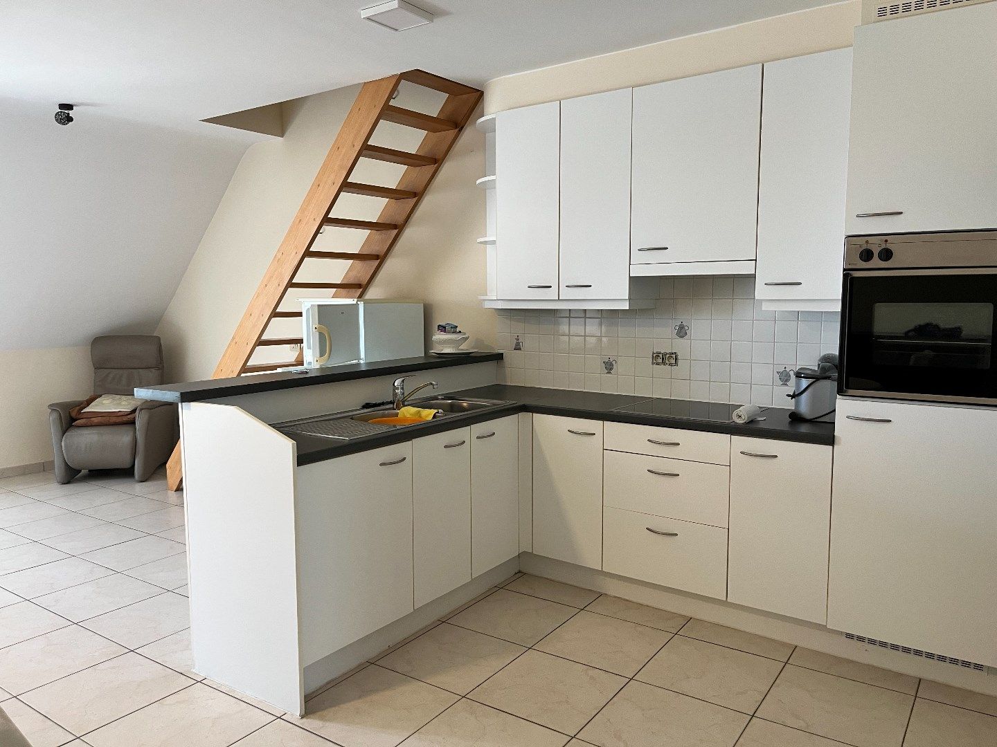 Duplex-appartement met 2 slaapkamers op de Markt van Houthulst  foto 2