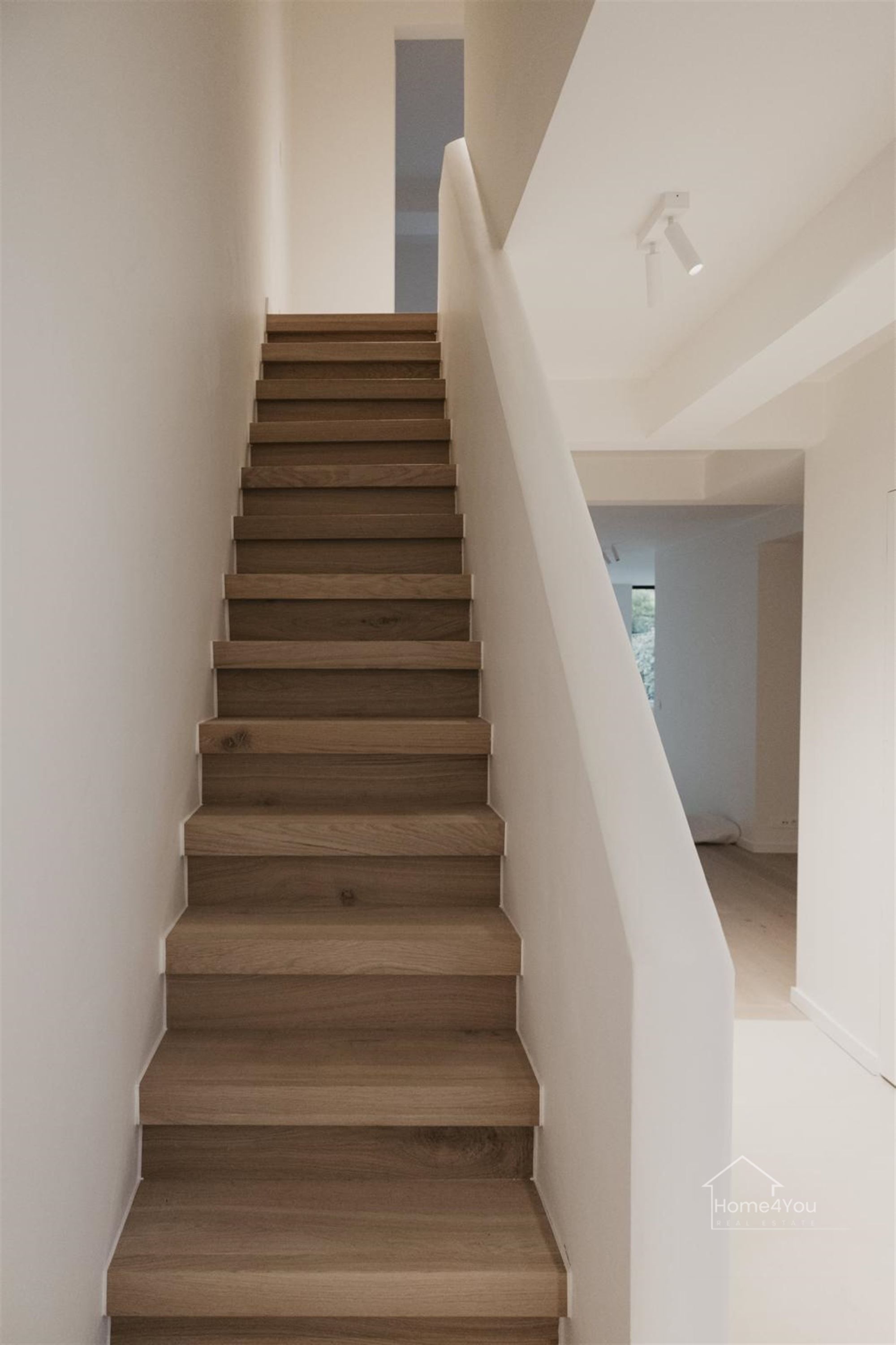 Net gerenoveerde woning op toplocatie in ’s-Gravenwezel foto 14