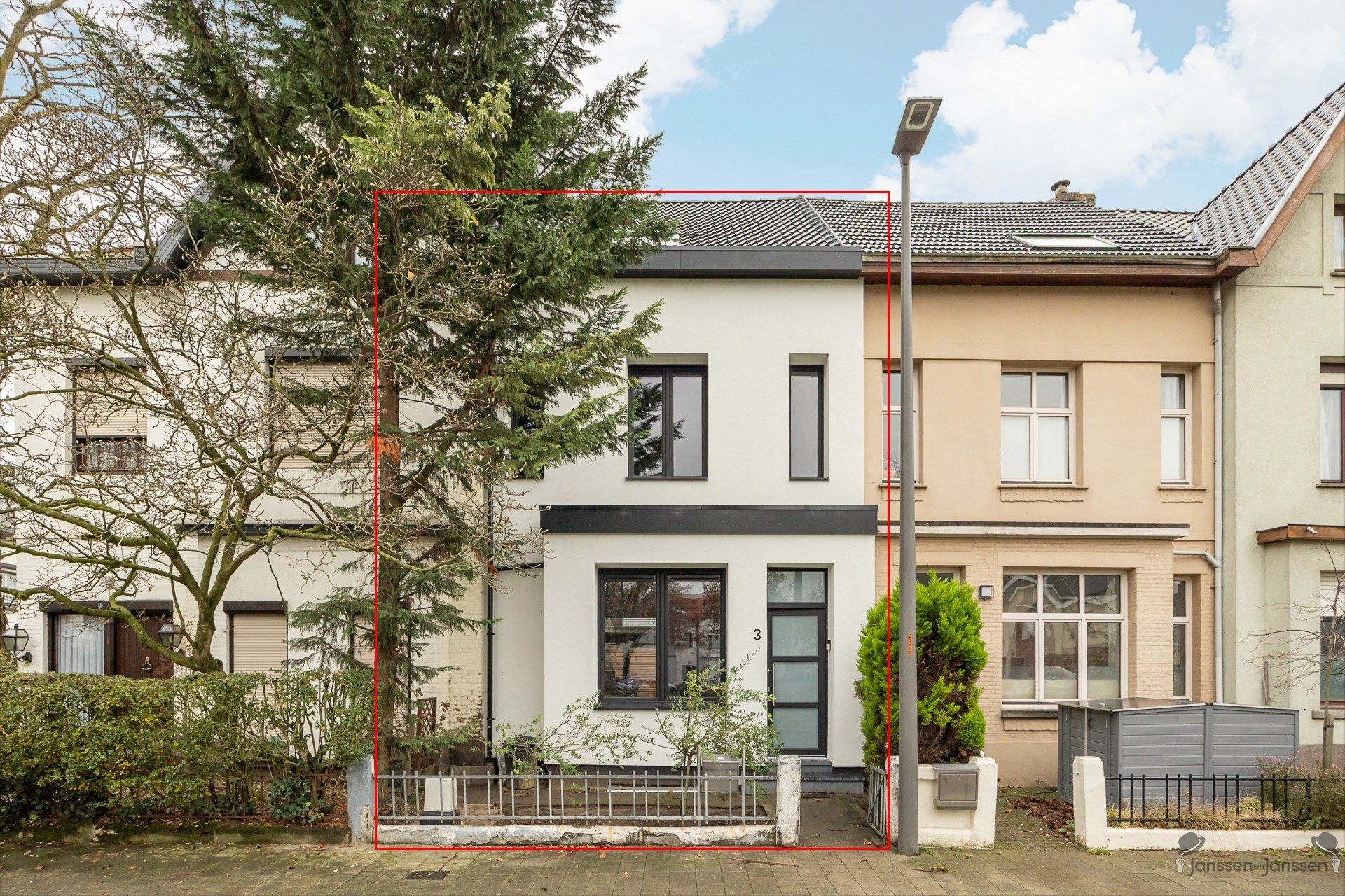 Mooi volledig gerenoveerd huis met EPC A aan groen plein foto {{pictureIndex}}