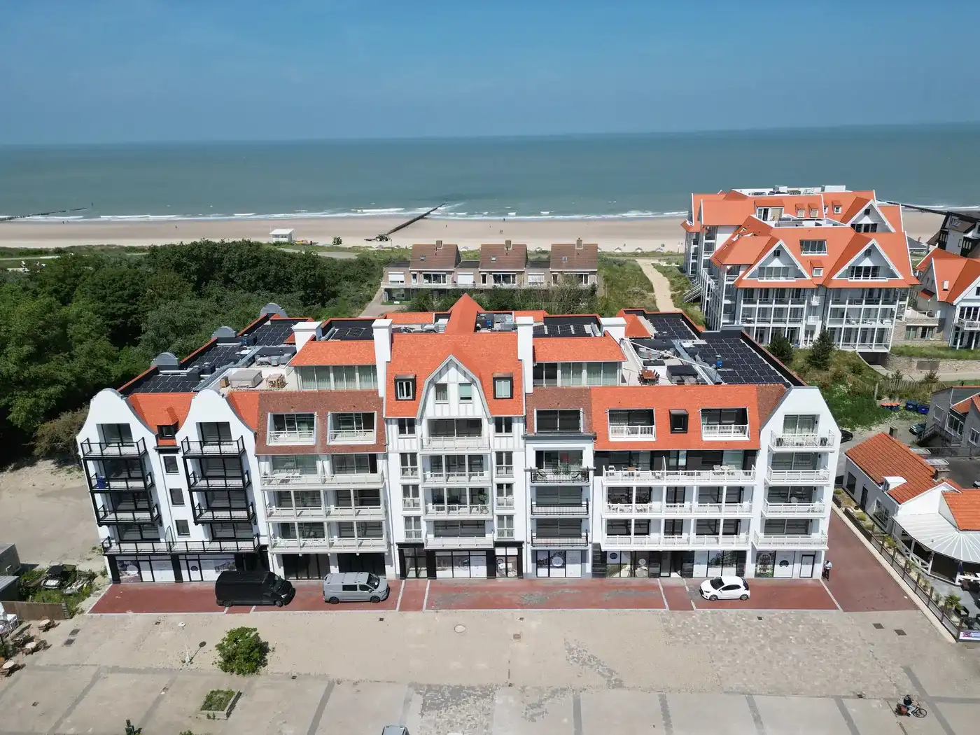 "Moderne villa-appartementen met terras aan de Zeedijk in Cadzand - Residentie Duinhof-Noord"  foto {{pictureIndex}}