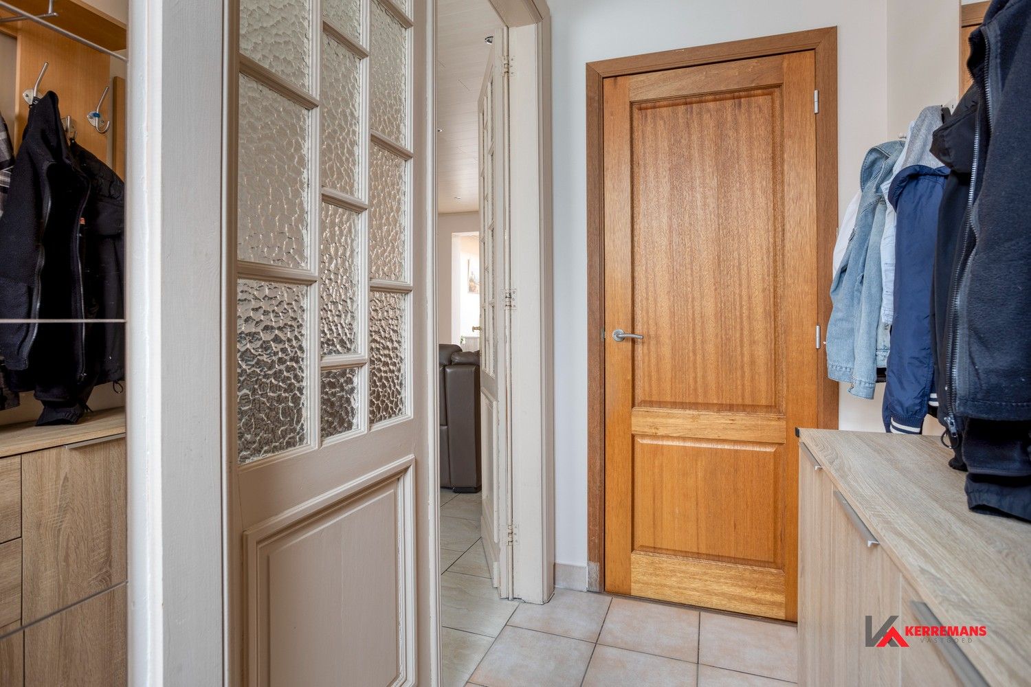 Instapklare woning met 4 slaapkamers, tuin en garage. foto 3