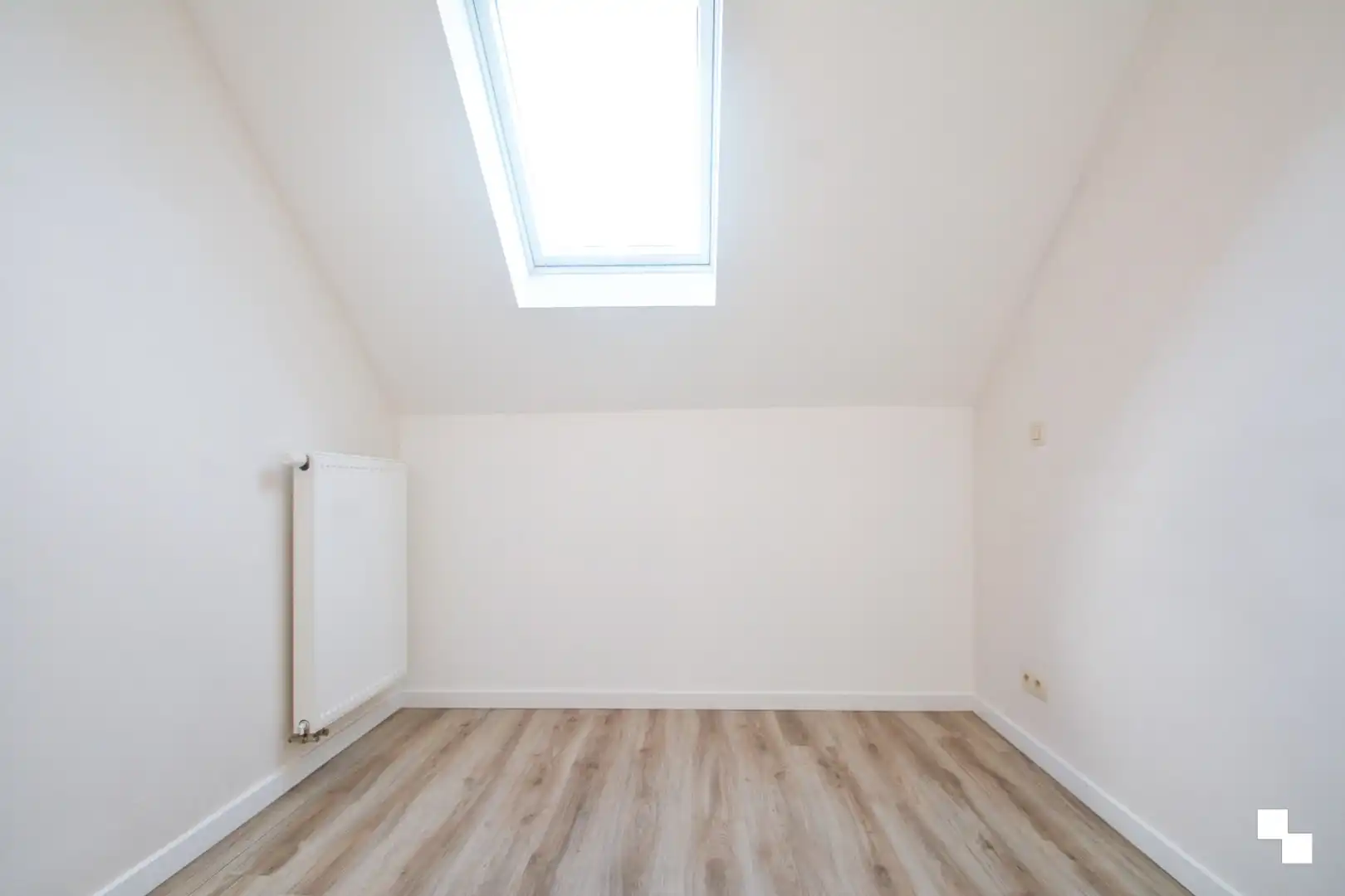Recent tweeslaapkamer appartement in dorpskern van Sint-Eloois-Winkel foto 13