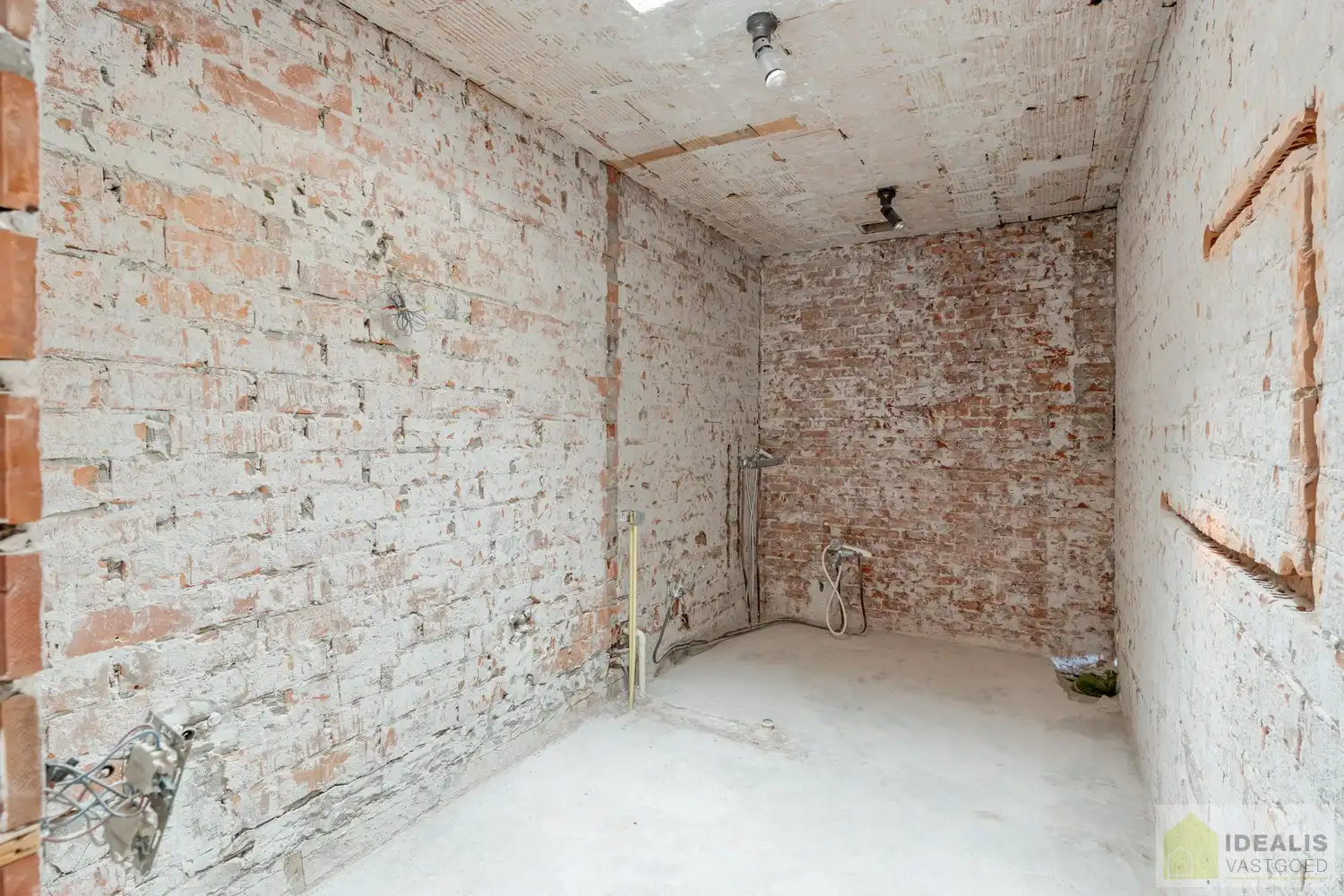 Ruim opgezet, klassevol en naar wens af te werken/ in te richten pand met winkel/kantoorruimte én uiterst ruim appartement met maar liefst 4 slaapkamers foto 21