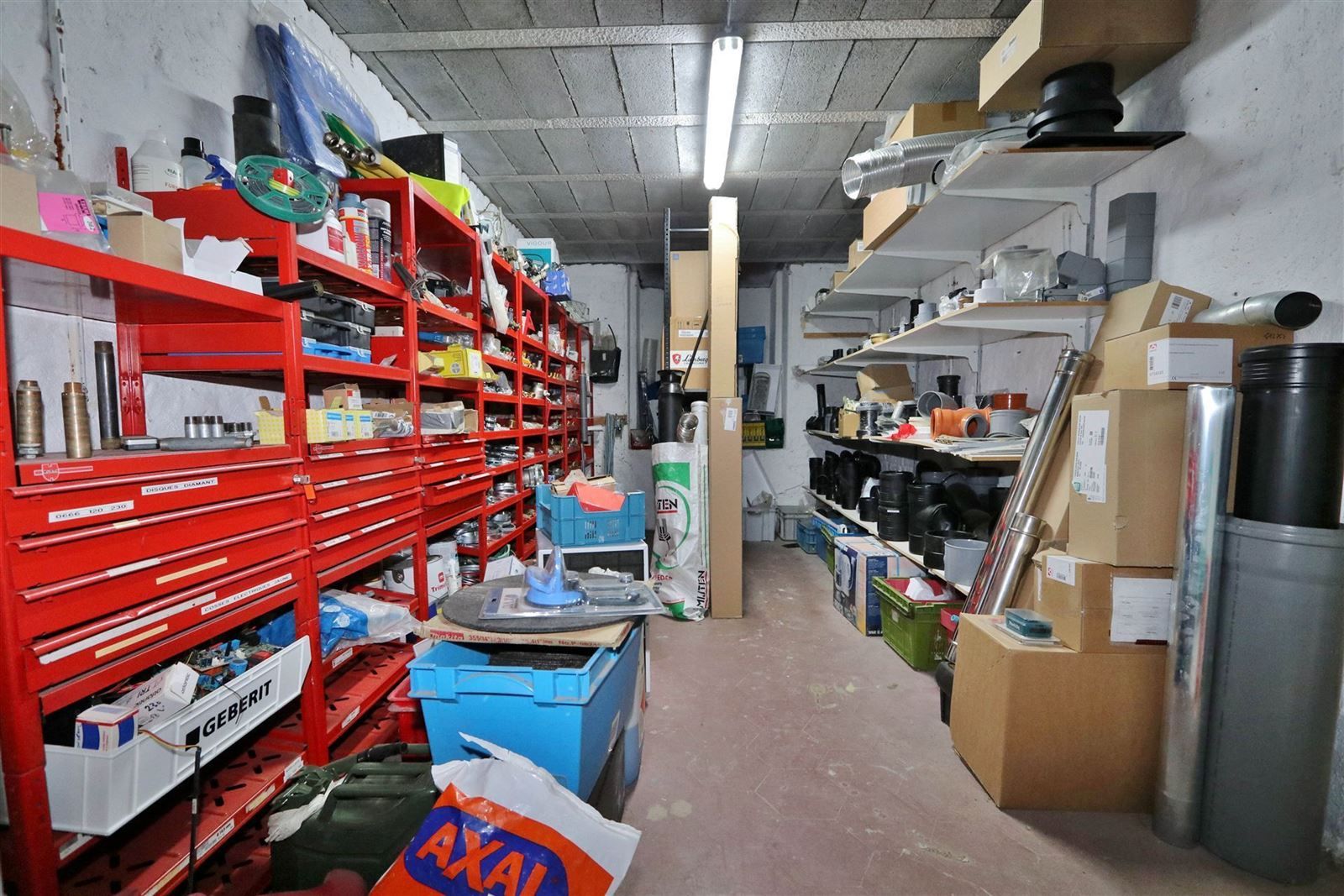 Atelier met volledig kelderverdiep en tuin/buitenruimte foto 9