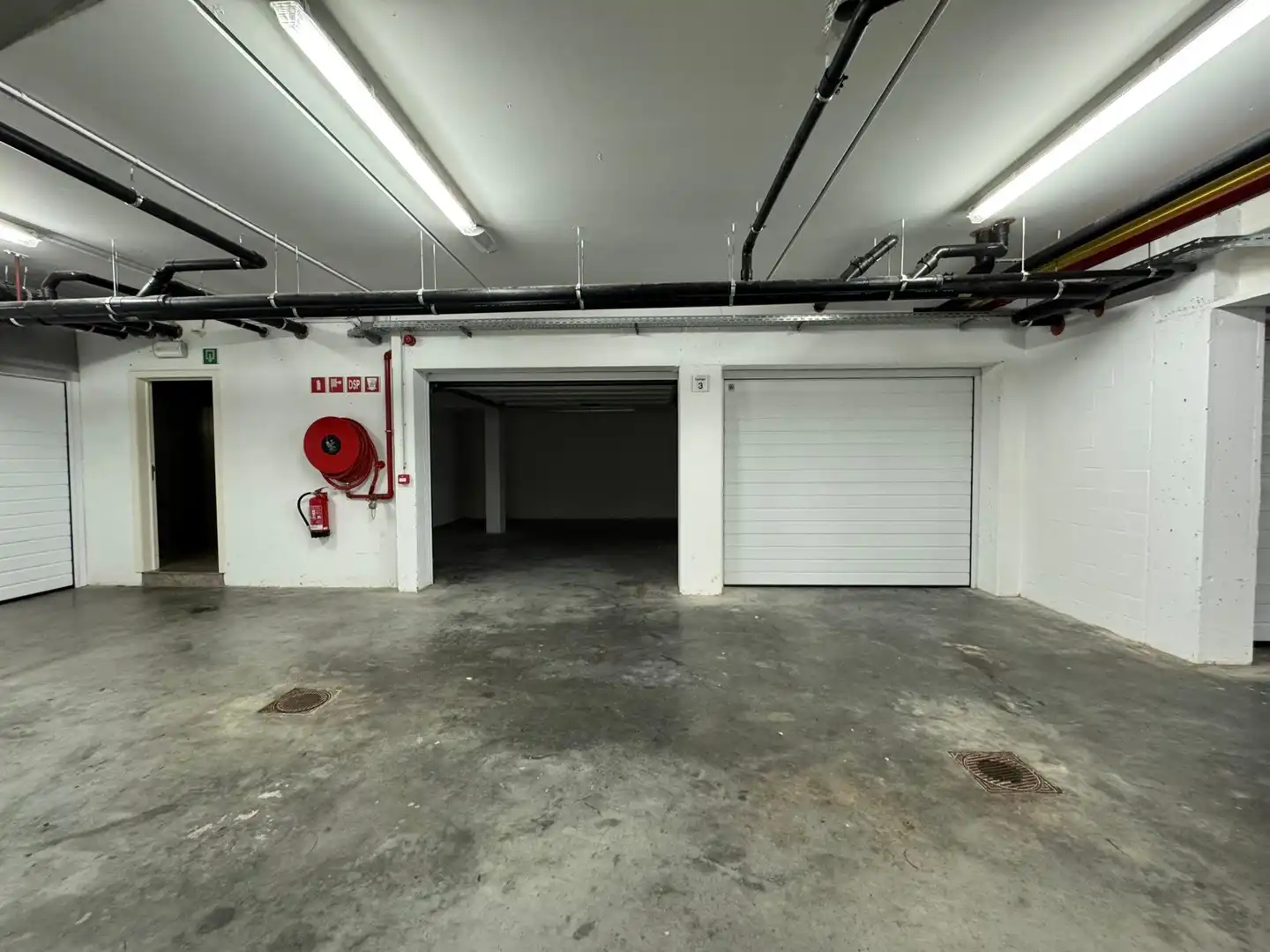 Uitzonderlijke ruime garagebox gelegen te Lispannenlaan aan het Zegemeer te Knokke. foto 7