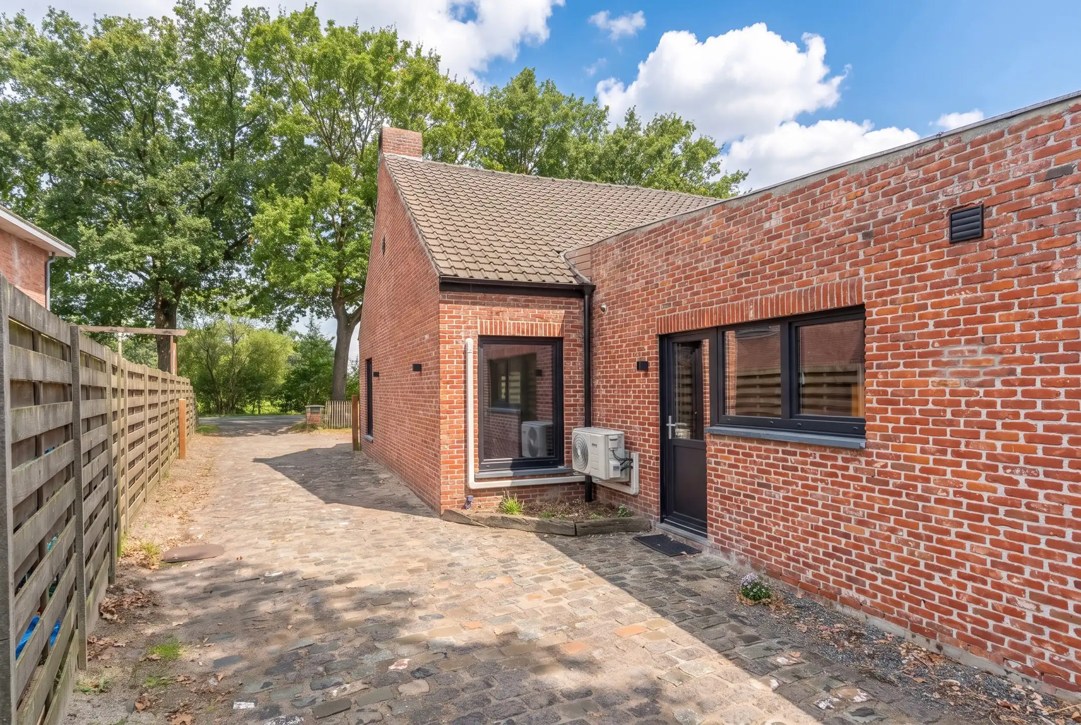 Ger. woning met 3 slpk en grote garage/werkplaats op 1.705 m² foto 42