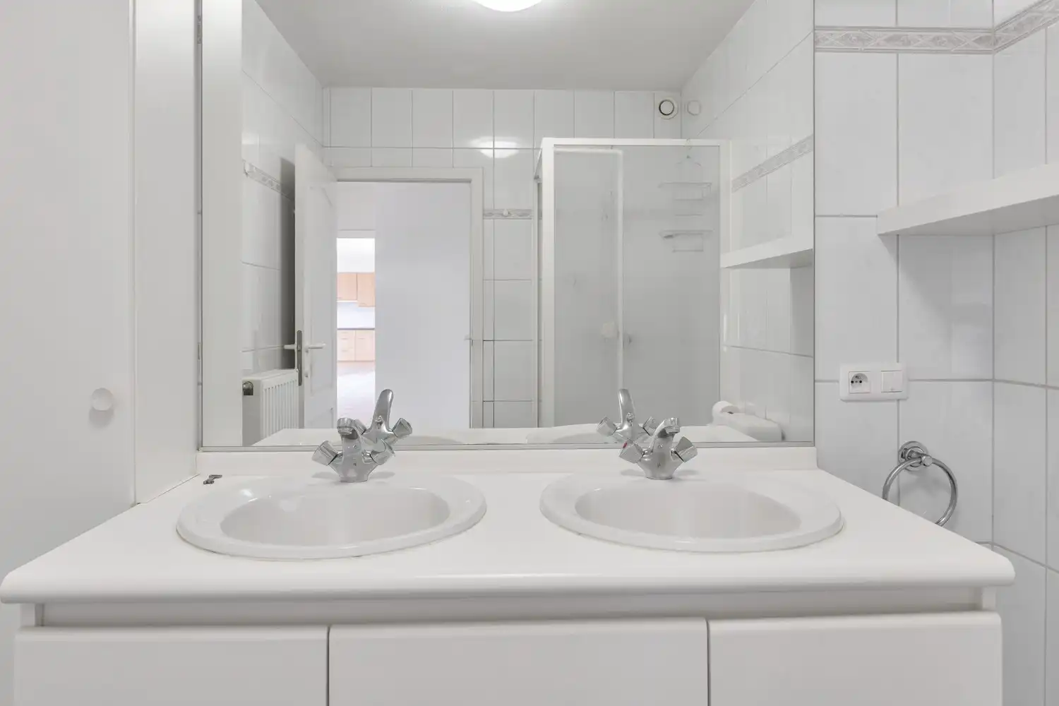 Ruim, licht en zorgeloos wonen in het hart van Lanaken! foto 27
