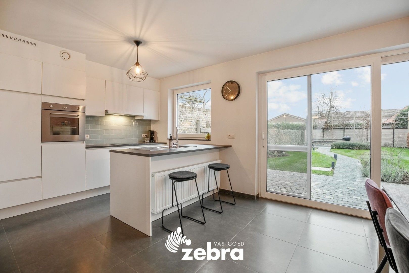 Ruime en recente woning met vier slaapkamers te Gijverinckhove! foto 11