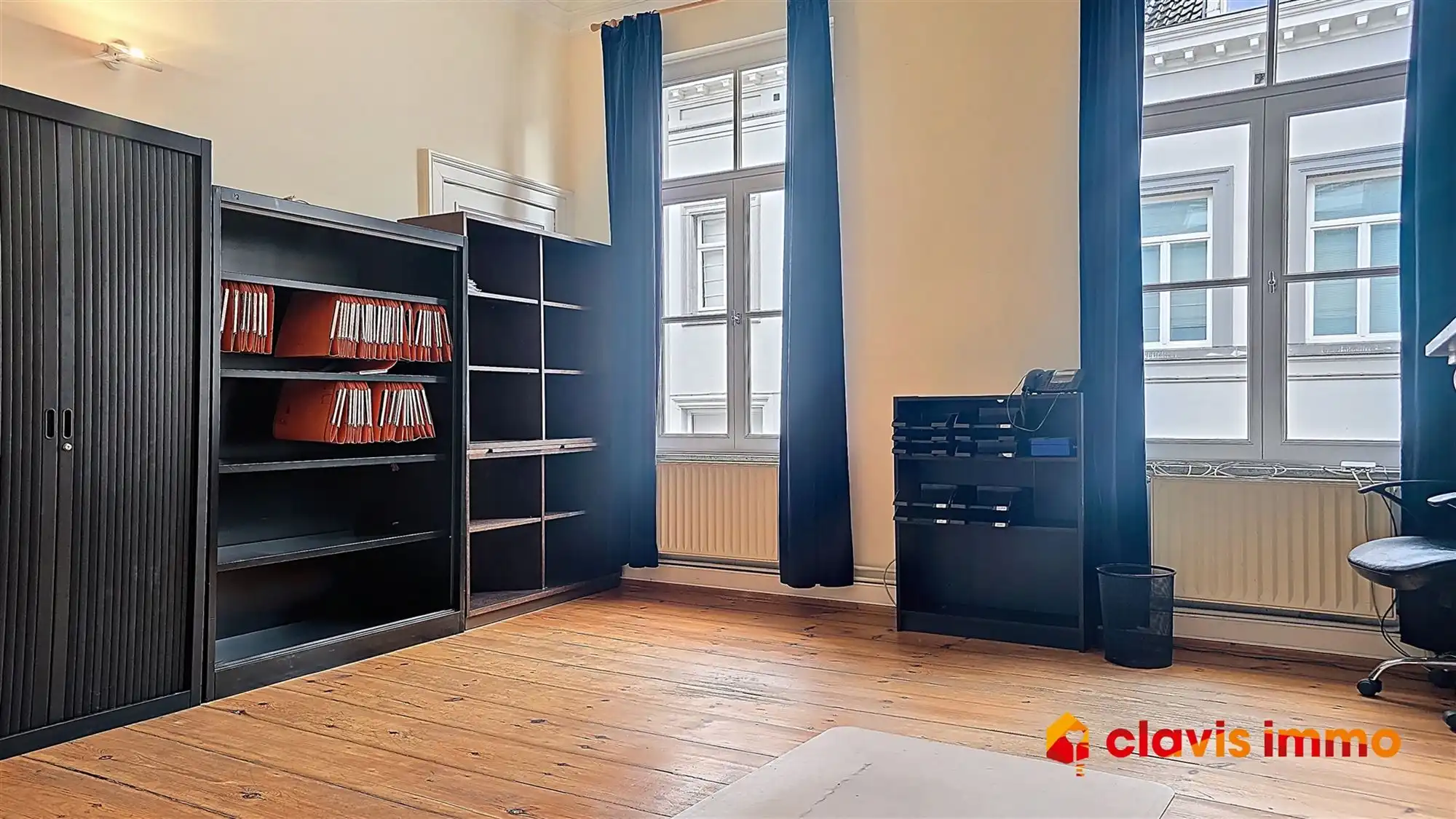 Aangenaam kantoor gelegen op de tweede verdieping van een prachtig herenhuis foto 2