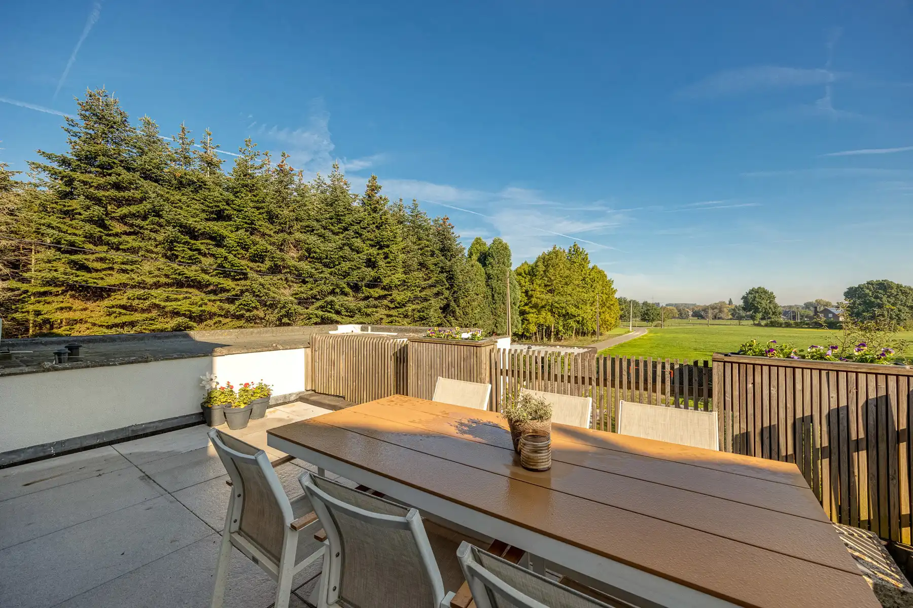 Ruime woning met garage en open uitzicht foto 6