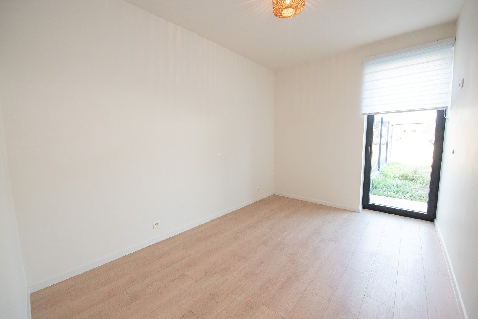 Ruim gelijkvloers nieuwbouwappartement met garage TE HUUR in Waregem! foto 15