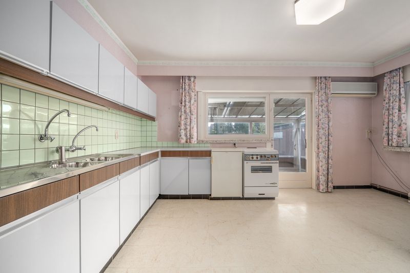 Te renoveren villa, ideaal geschikt voor bijberoep met veel ruimte en grote tuin in centrum Beveren opp 837 m² foto 6