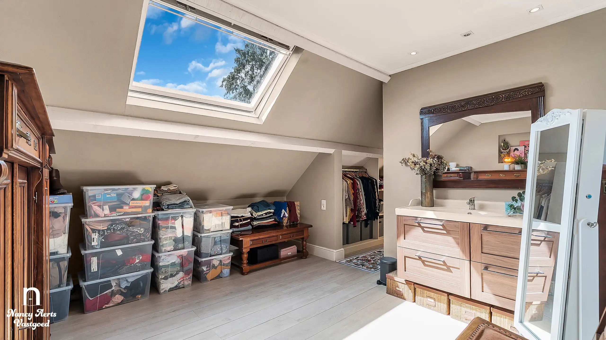Veelzijdige villa met bijna 20 are groen en aparte woonunit foto 28
