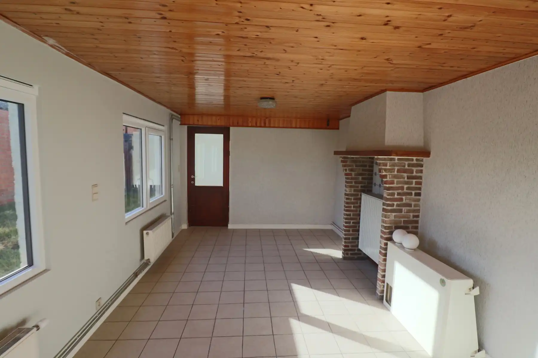 Ruime gezinswoning met terras en tuin foto 10