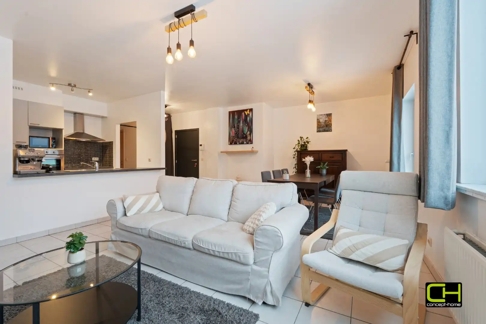 Instapklaar gelijkvloers appartement met tuin in Sint-Amandsberg foto {{pictureIndex}}