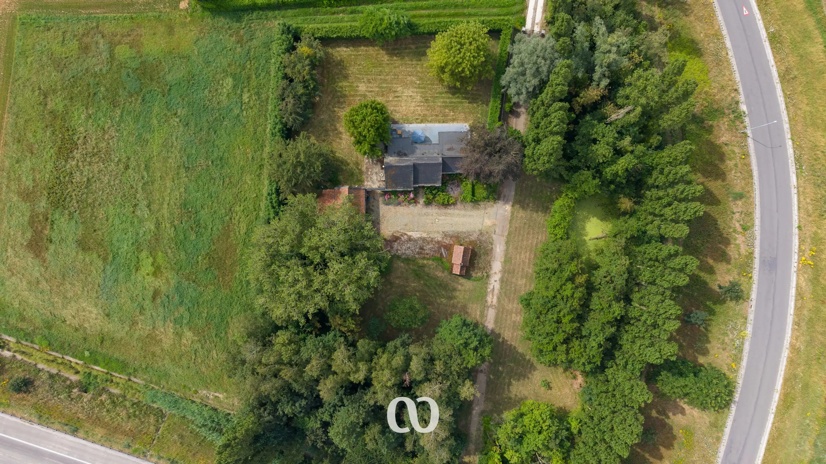 Ruime woning op 6.095 m² met uitstekende bereikbaarheid in Kruishoutem foto 16