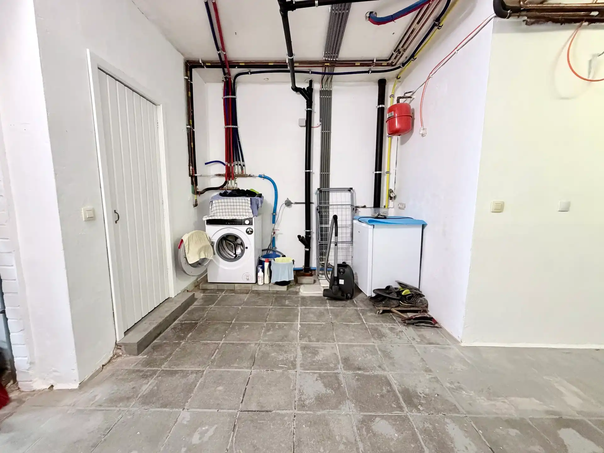 DE PANNE – Instapklare gerenoveerde woning met 4 slpk., grote garage, op wandelafstand van zee, bos en tram.  foto 5