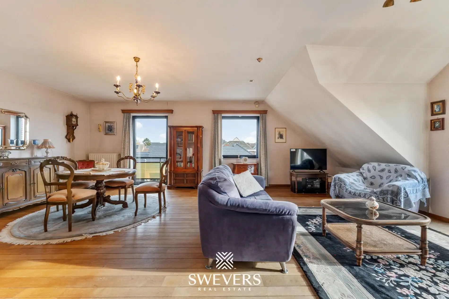 Ruim appartement met 3 slpk en veel lichtinval in Borgloon foto 3