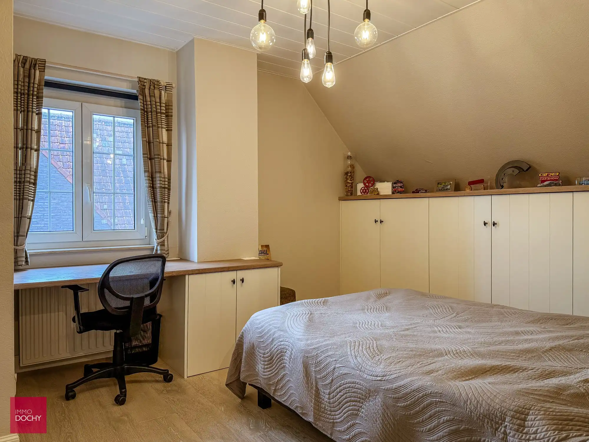 Instapklare sterk gebouwde villa met zicht op oude Leiearm | Heuvelhoekstraat foto 11