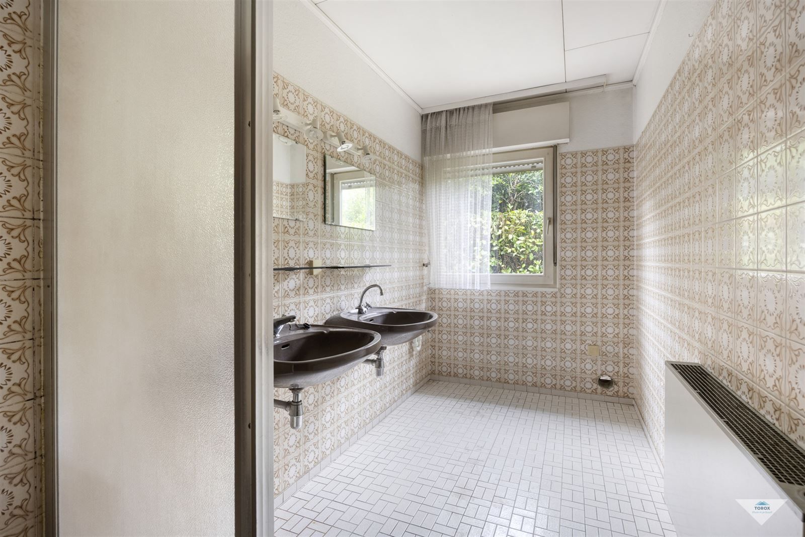 Ruime woning met veel potentieel foto 8