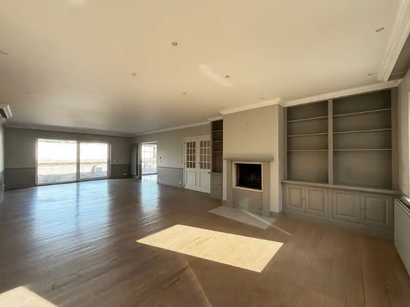 GENK: Bedrijfsgebouw met magazijn, atelier, kantoren en appartement foto 17