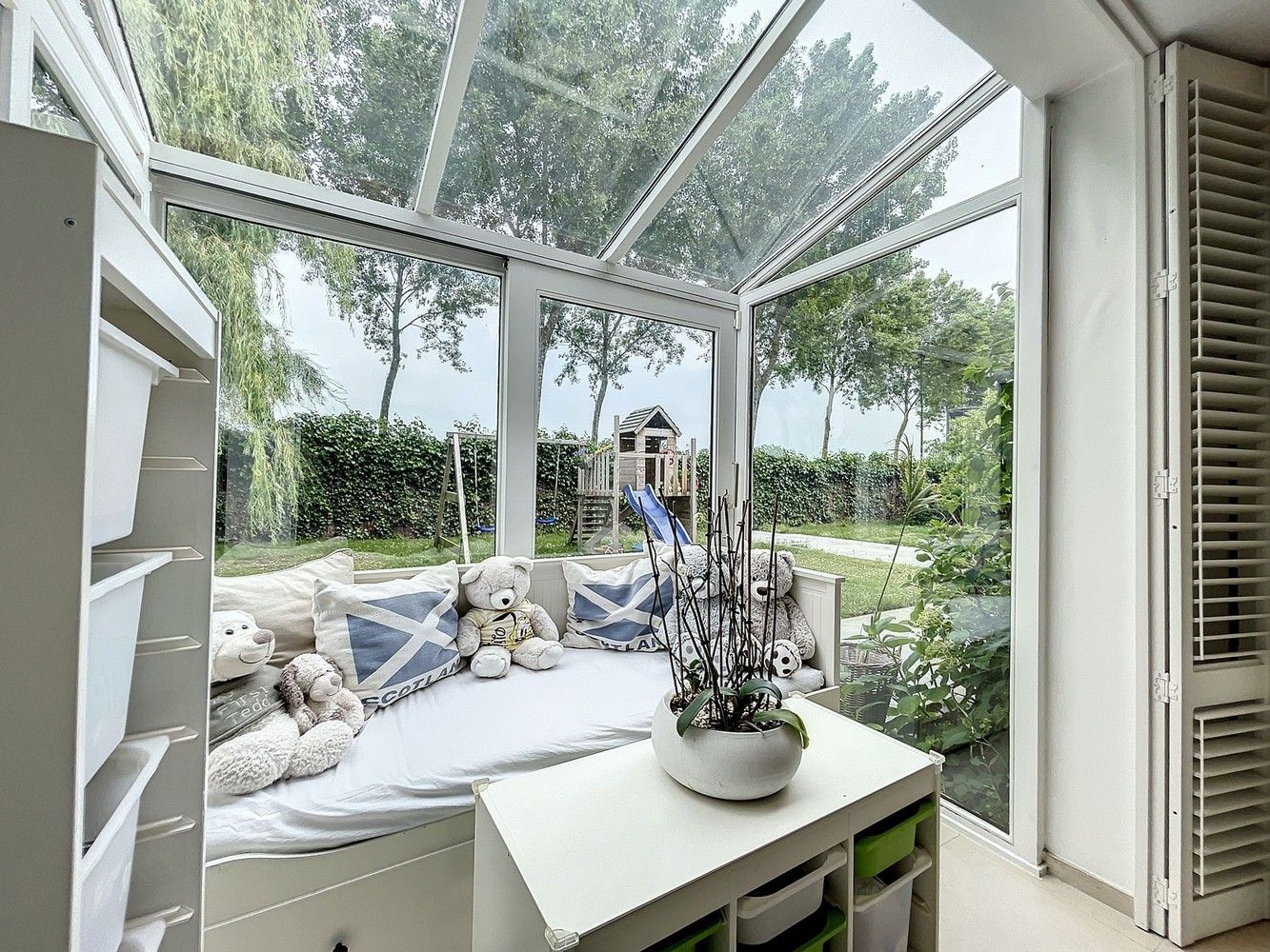 Woning met kantoor, loods, zwembad en poolhouse op toplocatie (Overdracht aandelen) foto 10